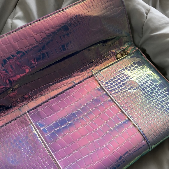 Holographic Snakeskin Embossed Clutch - Picture 2 of 3